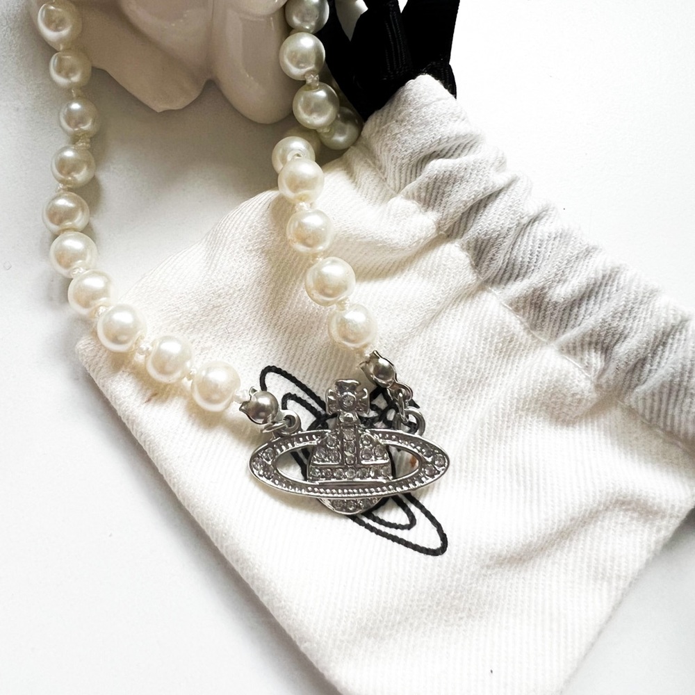 WHITE PEARL VIVIENNE WESTWOOD CHOKER